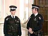 Крупные полицейские подразделения взяли в плотное кольцо медицинский центр Weavers в английском городе Кеттеринг