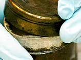 Крем хранился в цилиндрическом оловянной баночке диаметром 6 и высотой 5 см