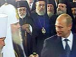Владимир Путин посетил храм Серафима Саровского и поздравил православных
