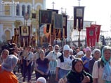 На праздник пришли более десятка крестных ходов из Москвы и Сергиева Посада, из Сочи и Екатеринбурга, и даже из Сибири