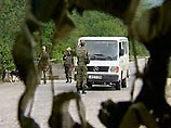 По данным МВД непризнанной республики Абхазия, микроавтобус Государственного таможенного комитета, направлявшийся на смену, из автоматического оружия обстреляли неизвестные преступники