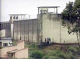 Более 80 заключенных сбежали по тоннелю из бразильской особо охраняемой тюрьмы. Заключенные прорыли тоннель длинной 50 метров под двумя зданиями и оградой тюрьмы Сильвио Порто Более 80 заключенных сбежали по тоннелю из бразильской особо охраняемой тюрьмы. Заключенные прорыли тоннель длинной 50 метров под двумя зданиями и оградой тюрьмы Сильвио Порто