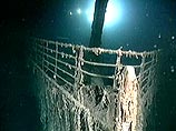 Посетители "Титаника" заваливают его мусором