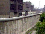 Сохраненная стена должна напоминать о периоде холодной войны и разделении Европы