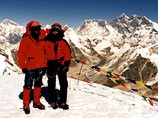 14 японских альпинистов, оснащенных последними достижениями техники, в том числе инфракрасными видеокамерами, планируют отыскать в Гималаях следы снежного человека