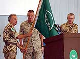 НАТО принимает контроль над безопасностью в Афганистане