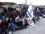 о сообщениям мировых информационных агентств, на демонстрацию пришли почти 50 тысяч человек, а всего, как предполагается, манифестанов будет полмиллиона, почти 15 процентов от всех израильских избирателей