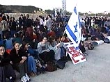 о сообщениям мировых информационных агентств, на демонстрацию пришли почти 50 тысяч человек, а всего, как предполагается, манифестанов будет полмиллиона, почти 15 процентов от всех израильских избирателей о сообщениям мировых информационных агентств, на демонстрацию пришли почти 50 тысяч человек, а всего, как предполагается, манифестанов будет полмиллиона, почти 15 процентов от всех израильских избирателей