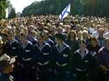 На Мемориале памяти павших, где в третью годовщину гибели подлодки в Баренцевом море был установлен монумент, состоялось возложение цветов к могилам моряков и освящение памятника На Мемориале памяти павших, где в третью годовщину гибели подлодки в Баренцевом море был установлен монумент, состоялось возложение цветов к могилам моряков и освящение памятника