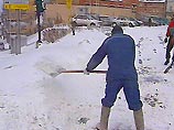 Снегопад сопровождается сильным ветром. Порывы достигают 25 метров в секунду Снегопад сопровождается сильным ветром. Порывы достигают 25 метров в секунду