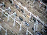 Отключение электричества в четверг привело к рекордным потерям мощности приблизительно в 61 ГВт. Это достаточно для снабжения электричеством 49 млн домашних хозяйств Отключение электричества в четверг привело к рекордным потерям мощности приблизительно в 61 ГВт. Это достаточно для снабжения электричеством 49 млн домашних хозяйств