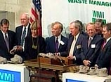 Мэр Нью-Йорка Майкл Блумберг открыл в пятницу торговую сессию на нью-йоркской фондовой бирже символическим ударом колокола