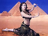 Несколько лет назад успех иностранных исполнительниц танца живота начал затмевать успех местных танцовщиц, таких как Фифи Абду или Дины. "Иностранки" работают в крупных отелях страны, от Каира до Шарм-эль-Шейх: их успех получает все большее признание