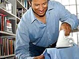 Детям полезно видеть отцов, работающих по дому, а женщины находят мужчин более привлекательными, когда те берутся за тряпку и вытирают пыль
