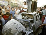 Свидетели утверждают, что в атакованном автомобиле находились трое мужчин, включая одного из активистов боевого крыла "Хамас" Ваэля Экалана