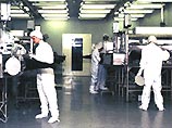 Прошлым летом трое стажеров, устроившихся в хьюстонский космический центр на подработку, каким-то образом выкрали трехсоткилограммовый сейф с образцами породы, доставленными экипажами Apollon с Луны