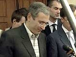 Два месяца власти вели "прицельный огонь" по самому богатому человеку России, Михаилу Ходорковскому, чьи высказывания и амбиции в конце концов вызвали раздражение в высших инстанциях