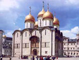 Патриарх Алексий II возглавил крестный ход в Московском Кремле