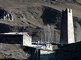С незапамятных времен осетины верят, что в каждом доме есть свой невидимый покровитель. В осетинских семьях считают своим долгом всячески ублажать домового С незапамятных времен осетины верят, что в каждом доме есть свой невидимый покровитель. В осетинских семьях считают своим долгом всячески ублажать домового