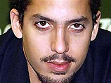 Иллюзионист Дэвид Блэйн отрезал свое ухо на глазах у журналистов Иллюзионист Дэвид Блэйн отрезал свое ухо на глазах у журналистов