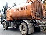 Из опрокинувшегося бензовоза в Ивановской области вытекло 15 тонн бензина Из опрокинувшегося бензовоза в Ивановской области вытекло 15 тонн бензина
