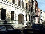 Сегодня днем сотрудники прокуратуры провели обыск в здании холдинга "Медиа-Мост" в Большом Палашевском переулке в Москве Сегодня днем сотрудники прокуратуры провели обыск в здании холдинга "Медиа-Мост" в Большом Палашевском переулке в Москве