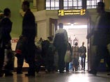На московских вокзалах в ближайшее время предполагается организовать досмотр багажа и ручной клади при посадке пассажиров в поезда. Об этом сообщил в пятницу заместитель министра путей сообщения РФ Михаил Акулов На московских вокзалах в ближайшее время предполагается организовать досмотр багажа и ручной клади при посадке пассажиров в поезда. Об этом сообщил в пятницу заместитель министра путей сообщения РФ Михаил Акулов