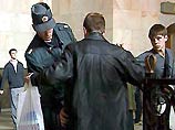 По его словам, сначала досмотр будет организован на Казанском вокзале, а после обобщения опыта это новшество будет применено на всех столичных вокзалах По его словам, сначала досмотр будет организован на Казанском вокзале, а после обобщения опыта это новшество будет применено на всех столичных вокзалах