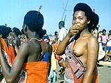 50 000 голых девственниц три часа танцевали перед королем Свазиленда (ФОТО)