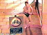 на улицах Кардифа появился практически голый мужчина, из одежды на котором были только трусы, и стал громить витрины шикарных магазинов