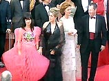 О певице Бьорк, которая на последнем Каннском кинофестивале была признана лучшей актрисой, было сказано следующее: "Она танцует в темноте. И одевается, видимо, там же" О певице Бьорк, которая на последнем Каннском кинофестивале была признана лучшей актрисой, было сказано следующее: "Она танцует в темноте. И одевается, видимо, там же"