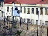 В настоящее время известно, что на вышке, расположенной по периметру колонии, был убит один охранник, еще двое ранены В настоящее время известно, что на вышке, расположенной по периметру колонии, был убит один охранник, еще двое ранены