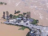 В Южной Корее в результате стихии прорвало дамбу на реке Нактонган