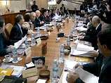 Как заявил советник израильского премьер-министра Раанан Гисин, "ни одна страна в мире не позволит другим диктовать ей, как она должна защищать своих граждан. Арафат является лидером террористов" Как заявил советник израильского премьер-министра Раанан Гисин, "ни одна страна в мире не позволит другим диктовать ей, как она должна защищать своих граждан. Арафат является лидером террористов"