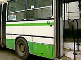 Неизвестные хулиганы трижды обстреливали автобусы и троллейбус в Москве в понедельник вечером, предположительно, из пневматического оружия