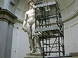 Во вторник наконец-то началась долгожданная "влажная реставрация" статуи Давида работы Микеланджело