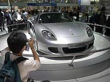 На Франкфуртском автосалоне пожилой американец разбил автомобиль Bentley стоимостью 110 000 евро На Франкфуртском автосалоне пожилой американец разбил автомобиль Bentley стоимостью 110 000 евро