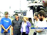Следствие подозревает, что арестованные могут быть причастны к международной группе, занимающейся кражами и переправкой в Россию дорогостоящих автомобилей, в первую очередь - внедорожников Следствие подозревает, что арестованные могут быть причастны к международной группе, занимающейся кражами и переправкой в Россию дорогостоящих автомобилей, в первую очередь - внедорожников