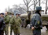 Инцидент произошел на пограничном посту, у которого остановилась колонна федеральных войск - она возвращалась из Чечни в свое постоянное место дислокации Инцидент произошел на пограничном посту, у которого остановилась колонна федеральных войск - она возвращалась из Чечни в свое постоянное место дислокации