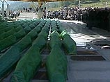В Сребренице сооружено кладбище для более семи тысяч мусульман, убитых в 1995 году. Клинтон занимал пост президента США на момент окончания боснийской войны