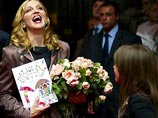 Тираж детской книги "Английские розы", написанной известной певицей Мадонной, был практически полностью раскуплен за первую неделю продаж