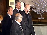 Белорусский президент Александр Лукашенко всю свою администрацию, парламент и правительство сегодня вечером повел в кино