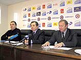 Сегодня состоялось собрание команды с участием представителей СМИ, на котором председатель наблюдательного совета "Сатурна" Валерий Аксаков представил игрокам главного тренера