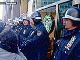 В ходе как минимум 10 общественных мероприятий, прошедших за последние два года по всей территории США, Секретная служба инструктировала силы местной полиции не выпускать противников Буша из отдаленных зон протеста