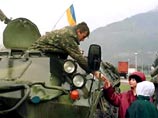 Украинские миротворцы продают в Косово солдатам США военное обмундирование: кожаные сумки-планшетки, портупеи, офицерские шапки и брезентовые шапки для химической защиты