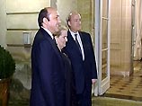 Юбер Ведрин, министр иностранных дел Франции, принимал гостей в своей официальной резиденции. Мадлен Олбрайт прибыла в Шато Сен-Клу рука об руку с Игорем Ивановым Юбер Ведрин, министр иностранных дел Франции, принимал гостей в своей официальной резиденции. Мадлен Олбрайт прибыла в Шато Сен-Клу рука об руку с Игорем Ивановым