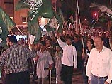Массовыми митингами и шествиями на Западном берегу реки Иордан и в секторе Газа отметили в воскресенье палестинцы третью годовщину интифады (антиизраильского восстания)