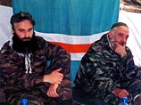 В настоящее время лидеры чеченских сепаратистов Аслан Масхадов и Шамиль Басаев находятся на территории В настоящее время лидеры чеченских сепаратистов Аслан Масхадов и Шамиль Басаев находятся на территории