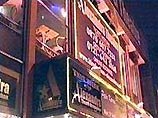 Инцидент произошел около 8:00 по местному времени во вторник во время спектакля "Звуки музыки" в Александринском театре Бирмингема. Спектакля ставился для поклонников музыки из одноименного фильма 1965 года