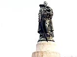 В Берлине начался демонтаж памятника советскому солдату В Берлине начался демонтаж памятника советскому солдату